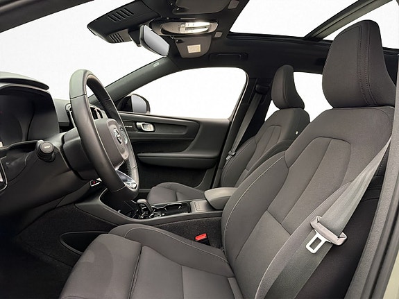 Volvo XC40 13 of 30