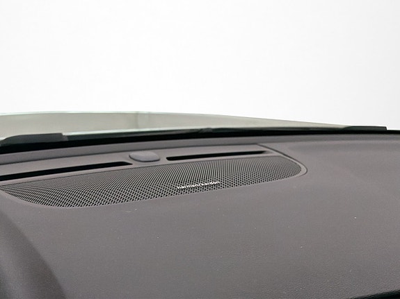 Volvo XC40 17 of 30