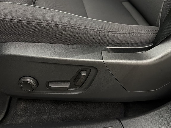 Volvo XC40 12 of 30
