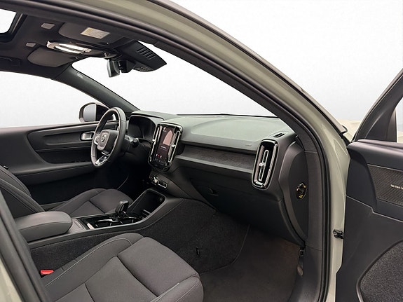 Volvo XC40 30 of 30