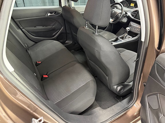Peugeot 308 SW 8 of 14