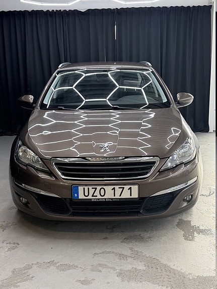 Peugeot 308 SW 11 of 14