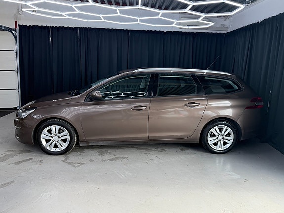 Peugeot 308 SW 12 of 14
