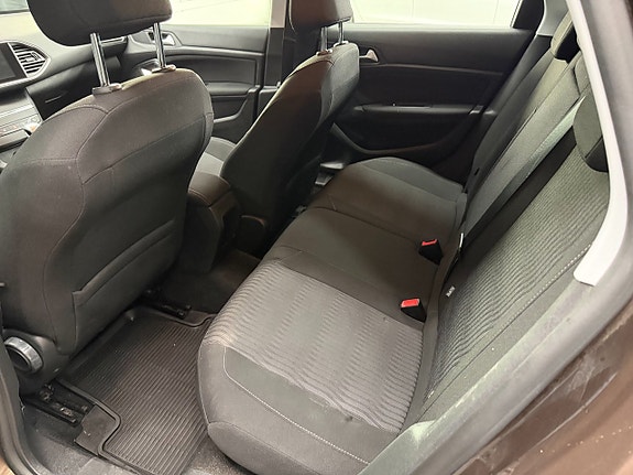 Peugeot 308 SW 7 of 14