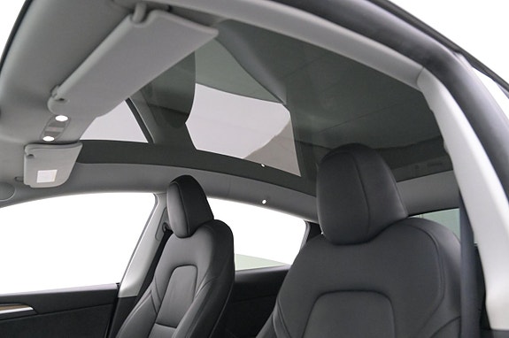 Tesla Model Y 20 of 27