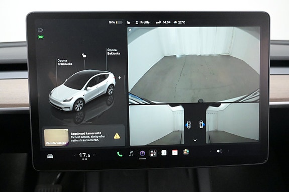 Tesla Model Y 16 of 27