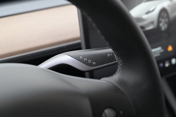 Tesla Model Y 8 of 27