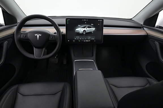 Tesla Model Y 6 of 27