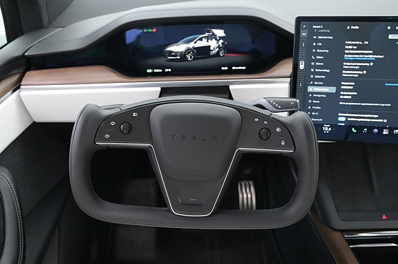 Tesla Model X 7 of 27