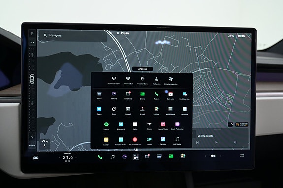 Tesla Model X 17 of 27