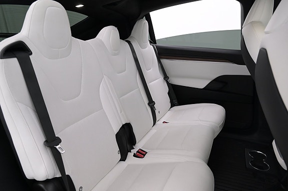 Tesla Model X 19 of 27