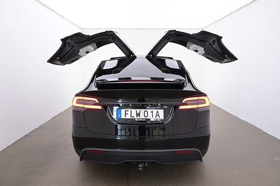 Tesla Model X 24 of 27