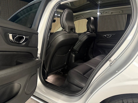 Volvo V60 11 of 26