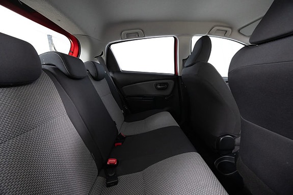 Toyota Yaris 15 of 20