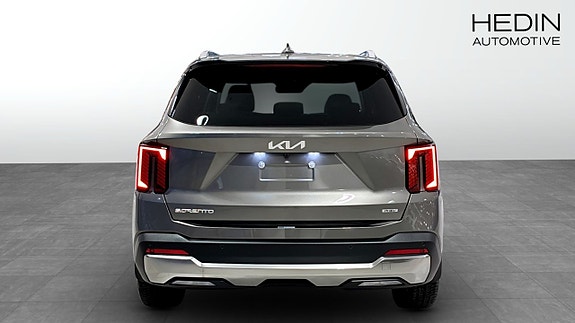 Kia Sorento 4 of 20