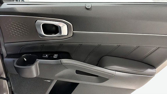 Kia Sorento 16 of 20