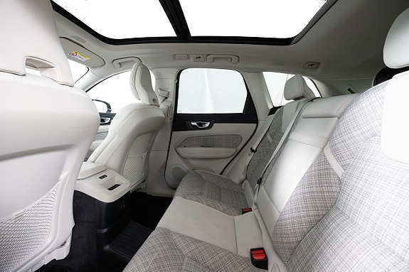 Volvo XC60 17 of 24