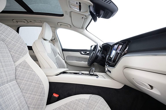 Volvo XC60 14 of 24
