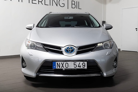 Toyota Auris 8 of 21