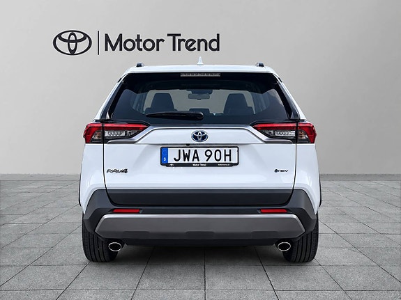 Toyota RAV4 4 of 22