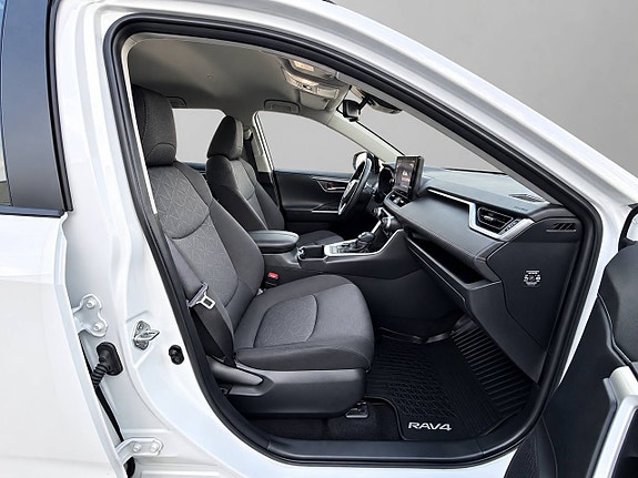 Toyota RAV4 7 of 22