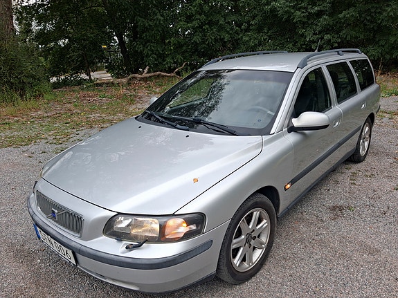 Volvo V70 4 of 5