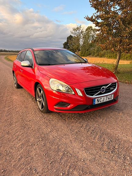 Volvo V60 2 of 6