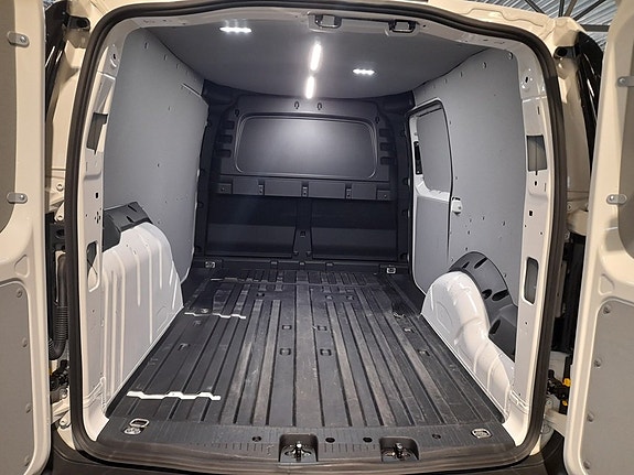 Volkswagen Caddy Maxi 9 of 13