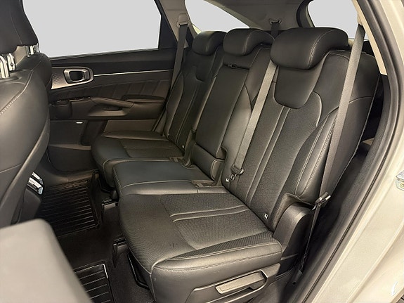 Kia Sorento 11 of 30