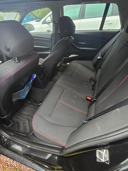 BMW 318d 4 of 5