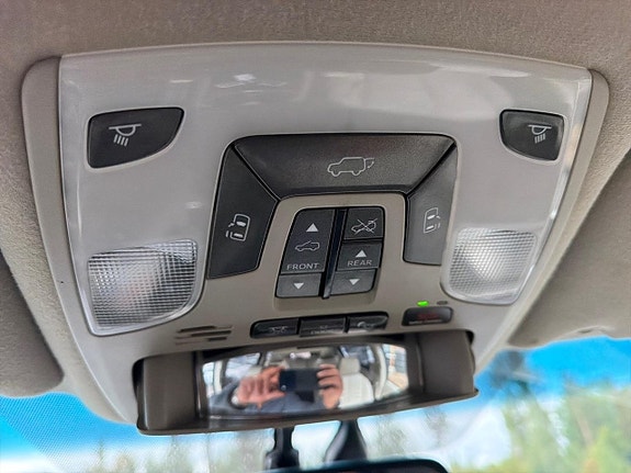 Toyota Sienna 27 of 30