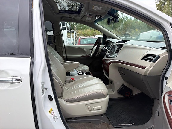 Toyota Sienna 11 of 30
