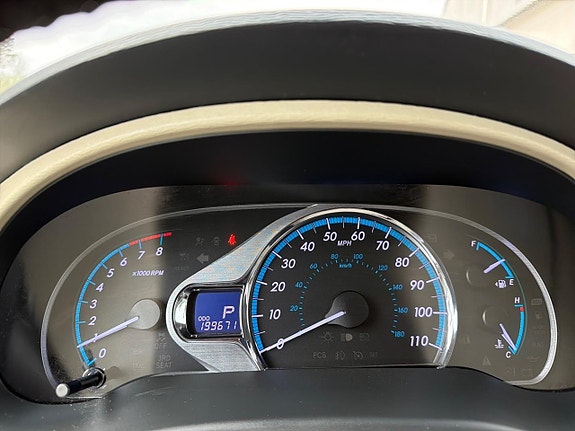 Toyota Sienna 18 of 30