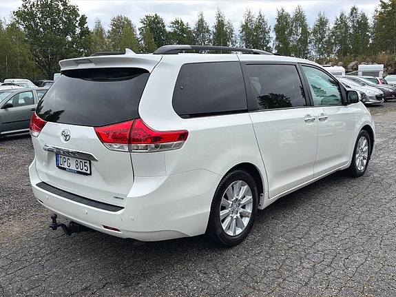 Toyota Sienna 16 of 30