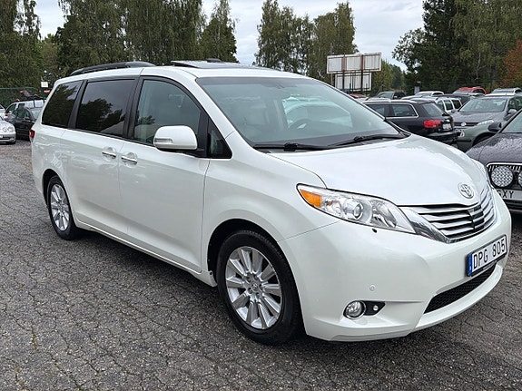 Toyota Sienna 17 of 30