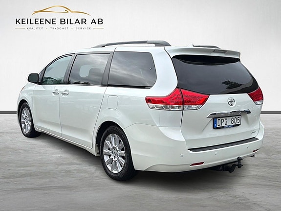 Toyota Sienna 9 of 30