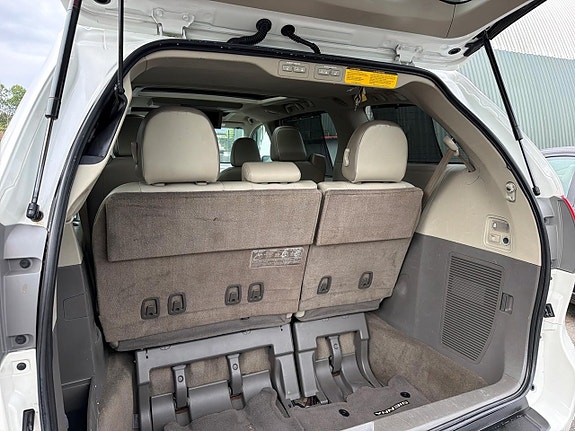 Toyota Sienna 22 of 30
