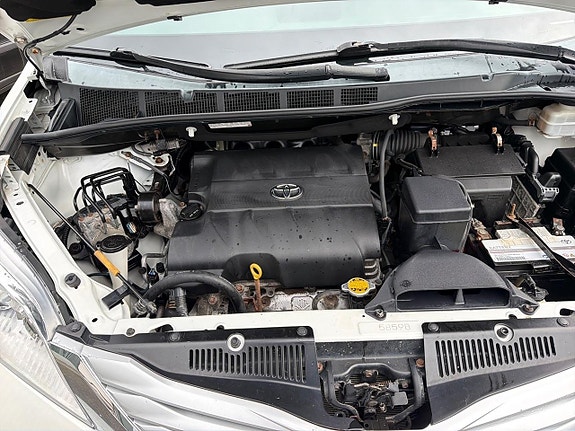 Toyota Sienna 21 of 30