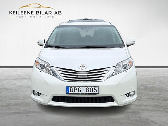 Toyota Sienna 4 of 30