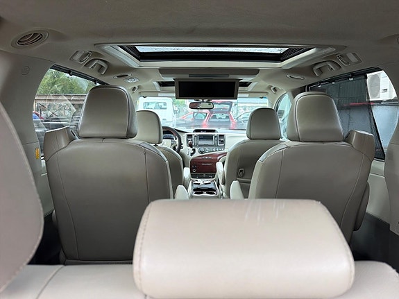 Toyota Sienna 14 of 30