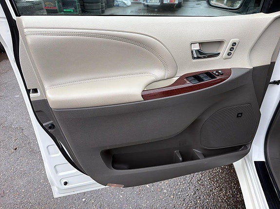 Toyota Sienna 29 of 30