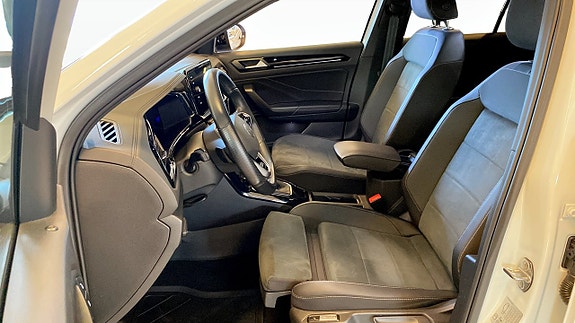Volkswagen T-Roc 8 of 15