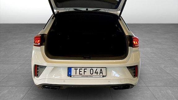 Volkswagen T-Roc 12 of 15