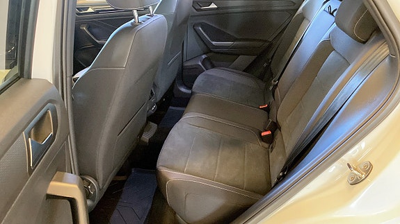 Volkswagen T-Roc 11 of 15