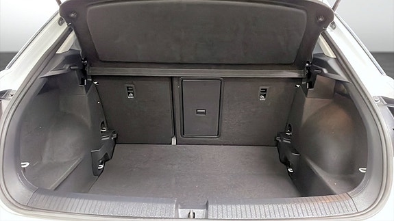 Volkswagen T-Roc 12 of 12