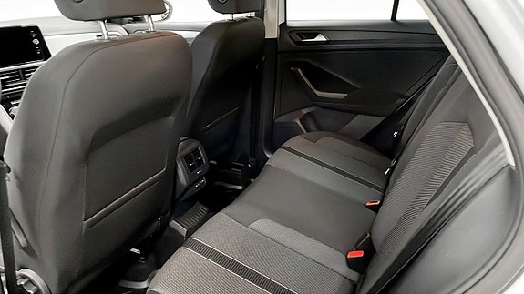 Volkswagen T-Roc 11 of 12