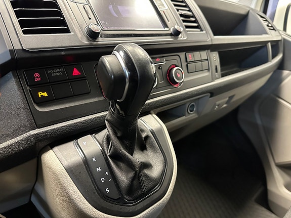Volkswagen Transporter 18 of 26