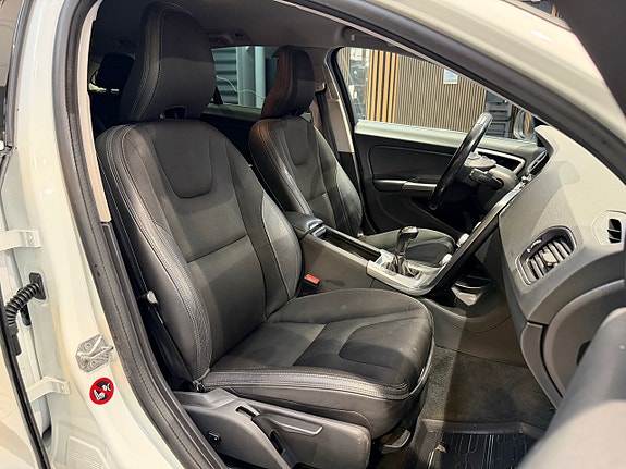 Volvo V60 21 of 28