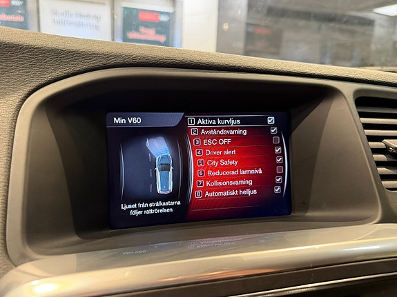 Volvo V60 14 of 28