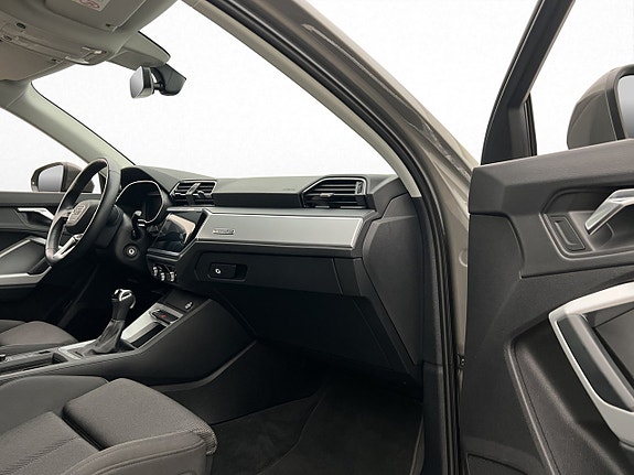 Audi Q3 29 of 30
